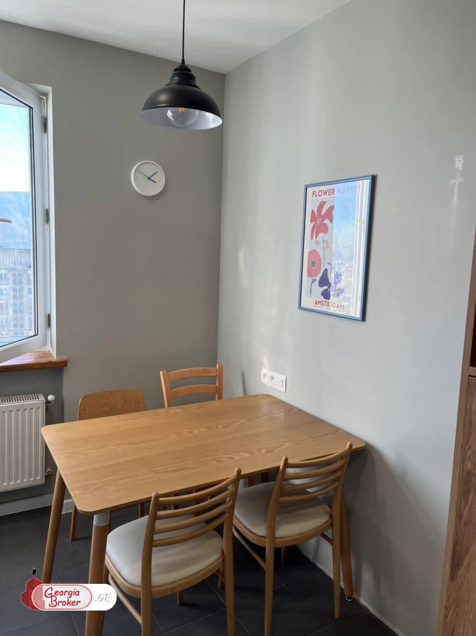 იყიდება ახალი გარემონტებული 4 ოთახიანი ბინა